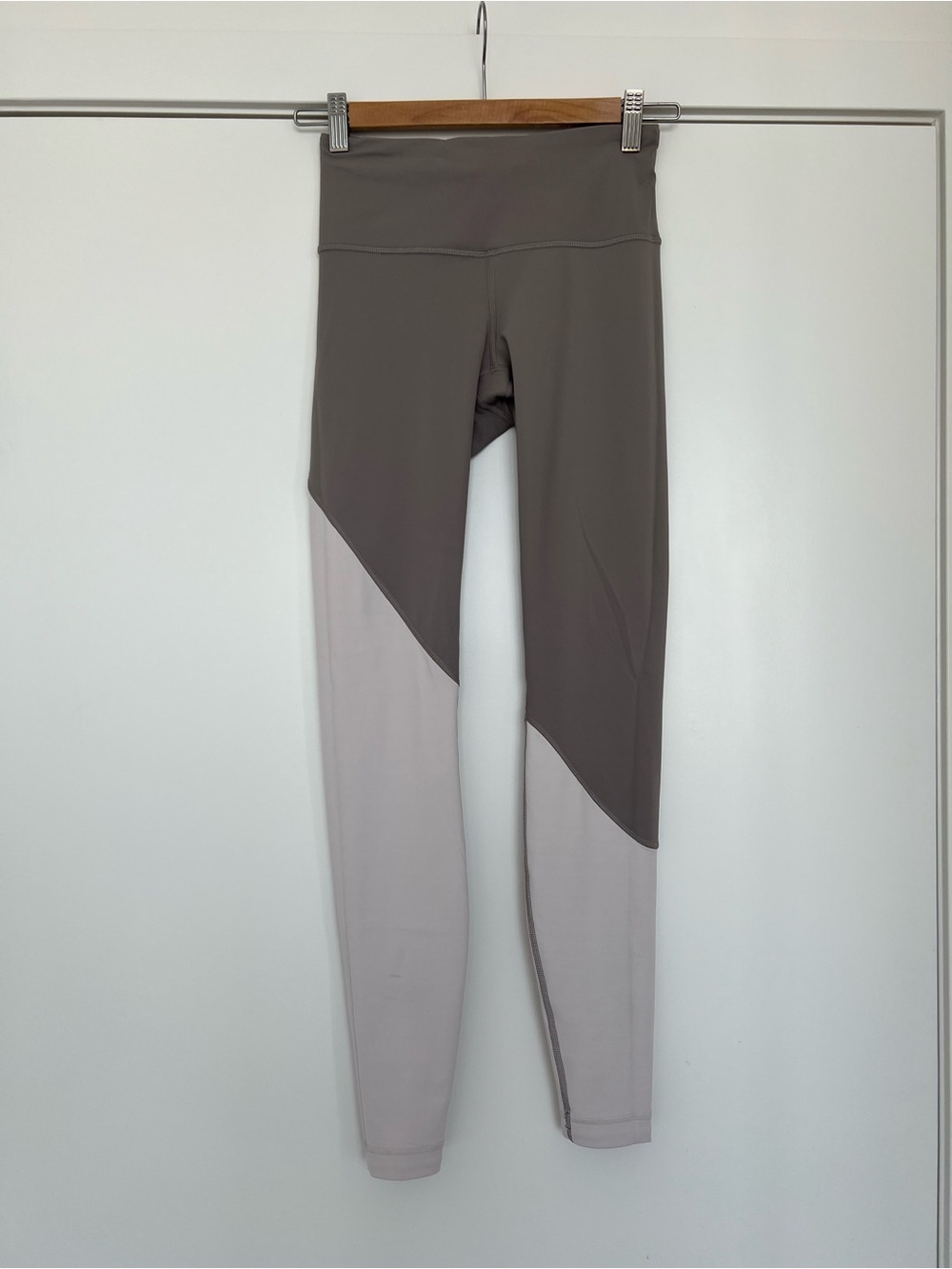 NEW Lululemon Two-Tone Leggings Size 4 Light Gray
